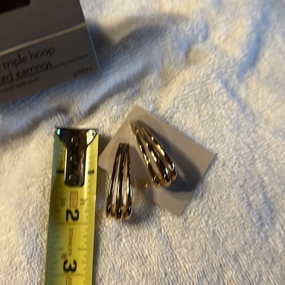 Avon Vintage 1989 Classic Triple Hoop Pierced Earrings Large Goldtone